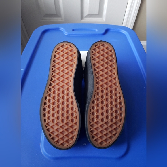 Vans - Picture 2 of 4